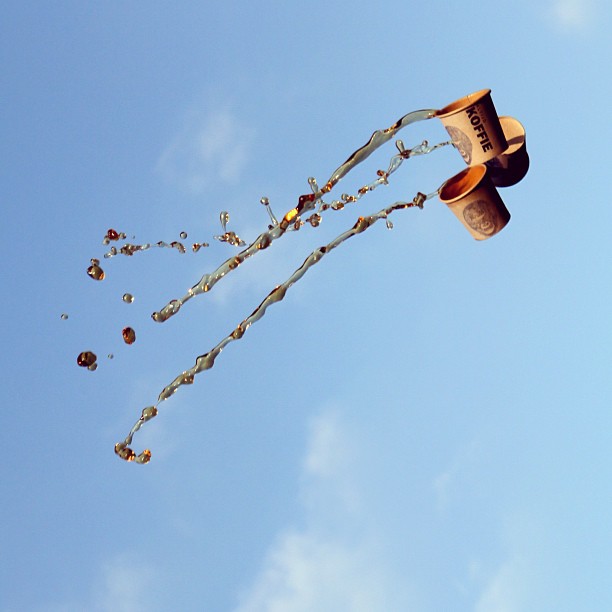 Flying liquid photos by Manon Wethly
