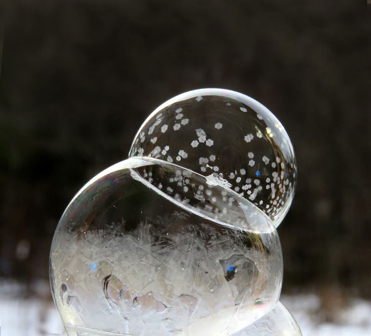 Frozen bubbles are of the winter moments you should not miss in this cold weather. You just need the right recipe.