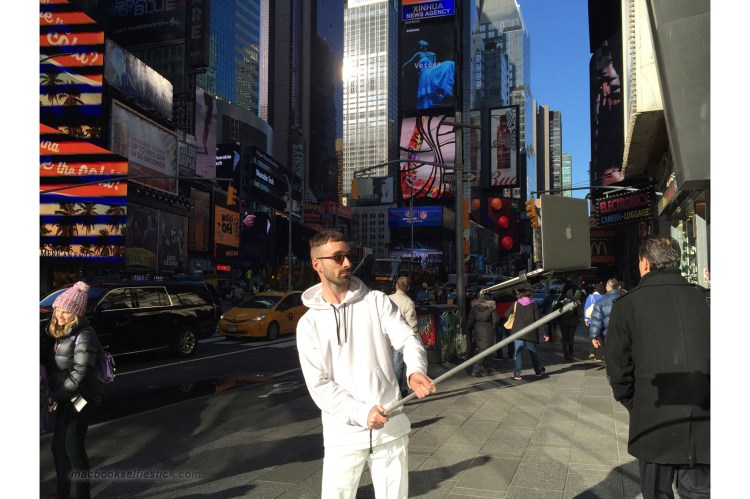 Macboo Selfie Stick Times Square