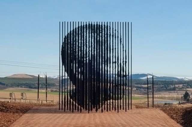 Release monument to Nelson Mandela by Marco Cianfanelli