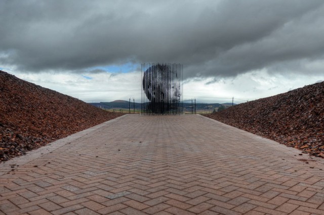 Release monument to Nelson Mandela by Marco Cianfanelli