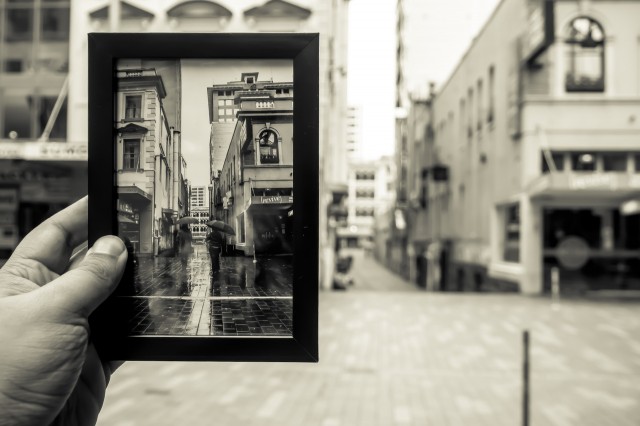 Street photographer creates guerrilla street gallery Street photographer creates guerrilla street gallery