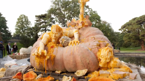 Ray Villafane Carving the World's Largest Pumpkin