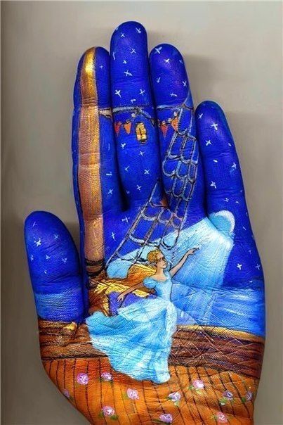 Russian Artist Paints Fairy Tale Art on Her Palm