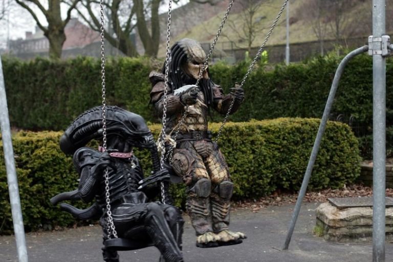 Alien Loves Predator