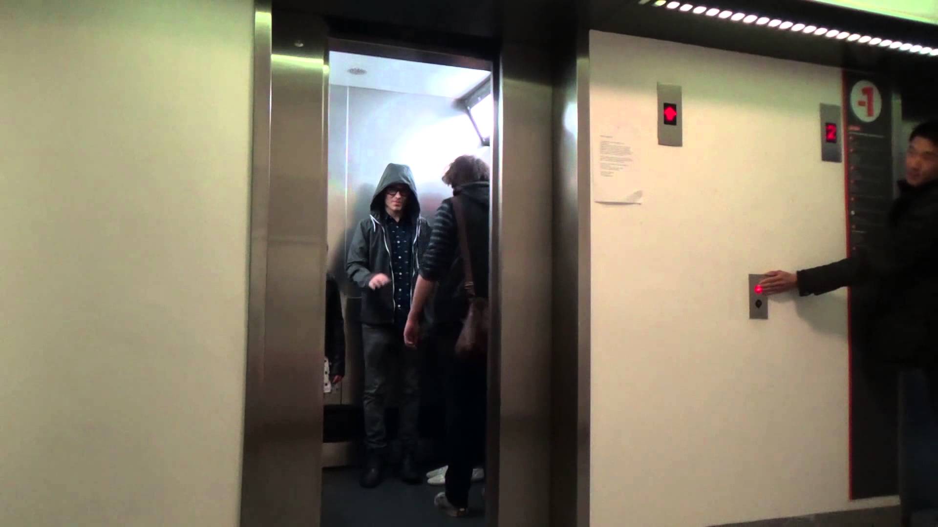 Star Wars Elevator Prank Jedi Prankster Uses the Force to 