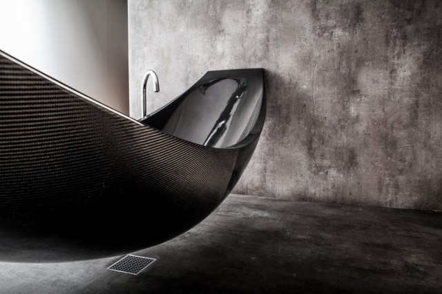 Vessel carbon fiber bathtub