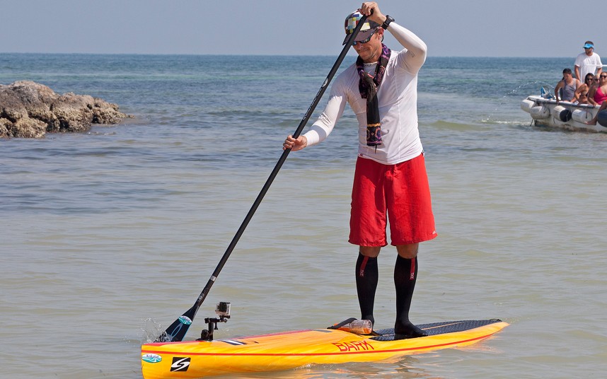 Man paddleboards from Cuba to Florida