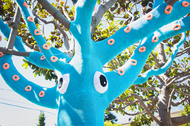 Sisters Knit an Amazing 'Yarnbomb Squid Tree' Using 4 Miles of Yarn