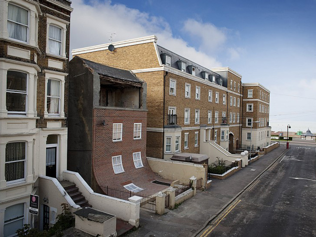 Sliding facade installation by Alex Chinneck