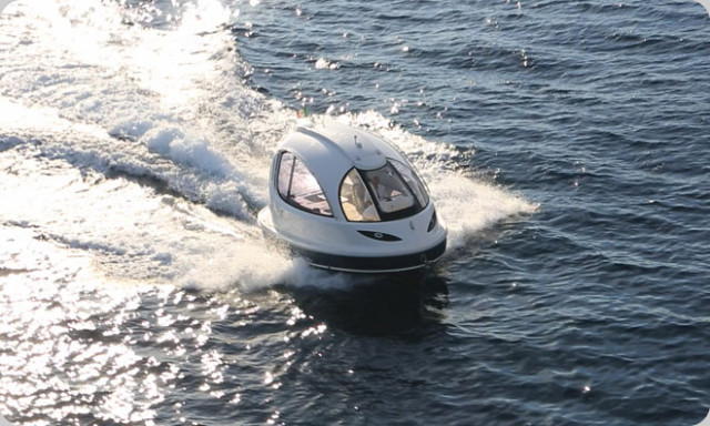 Jet Capsule luxury mini yacht