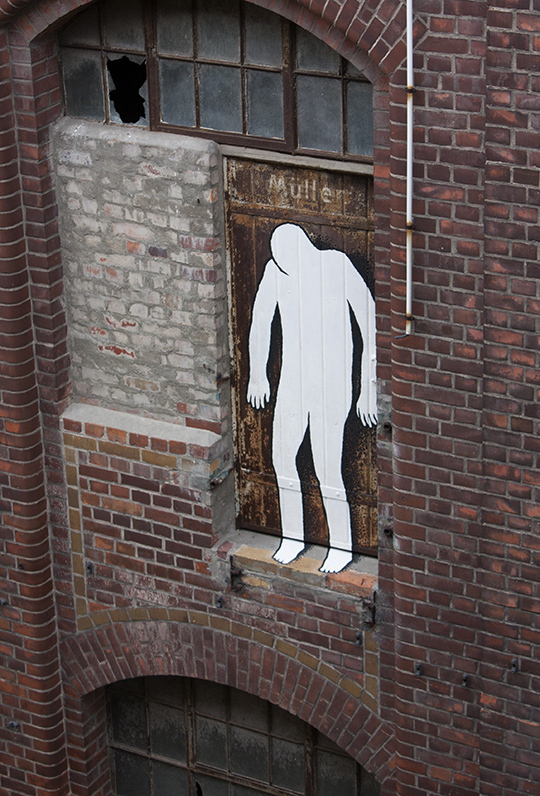 Ghostly painted figures by Daan Botlek