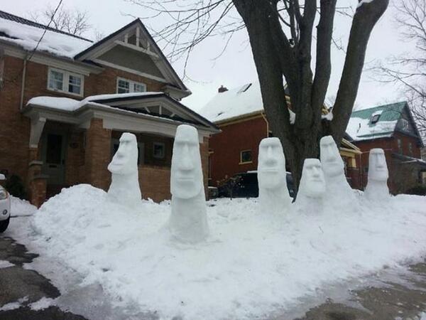 Maoi Snowmen