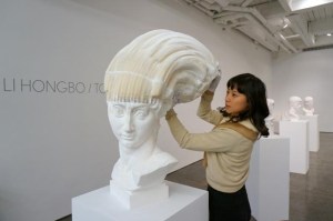 Stretchable Paper Sculptures by Li Hongbo