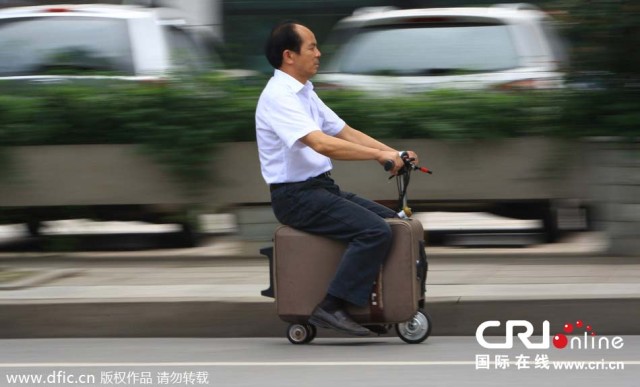 Chinese Farmer Invents a Suitcase Scooter