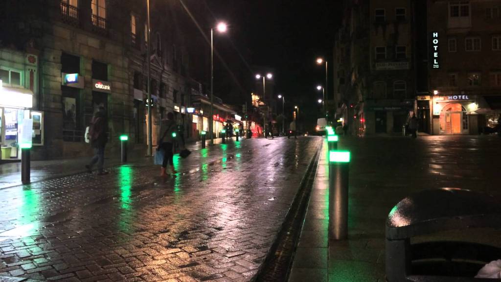 Roadside Lights In Vigo, Spain Let Pedestrians Know When It Is Safe To ...