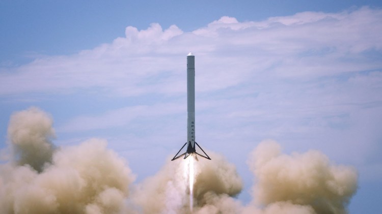 SpaceX�s Falcon 9 Reusable Rocket Flies to 1,000 Meters