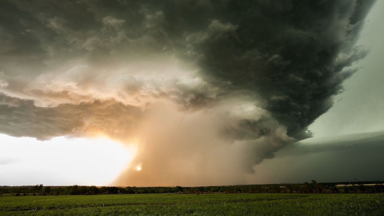 A Stunning TimeLapse Video of a Supercell Thunderstorm Forming in the Skies Above Kansas