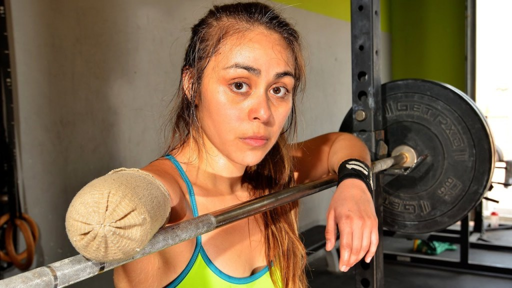San Antonio Woman Continues Weightlifting After Losing an Arm in a Car