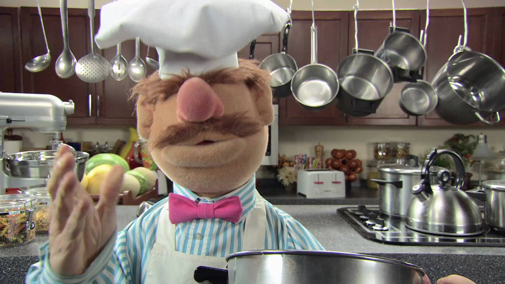 The Muppets Swedish Chef Makes Pöpcørn.