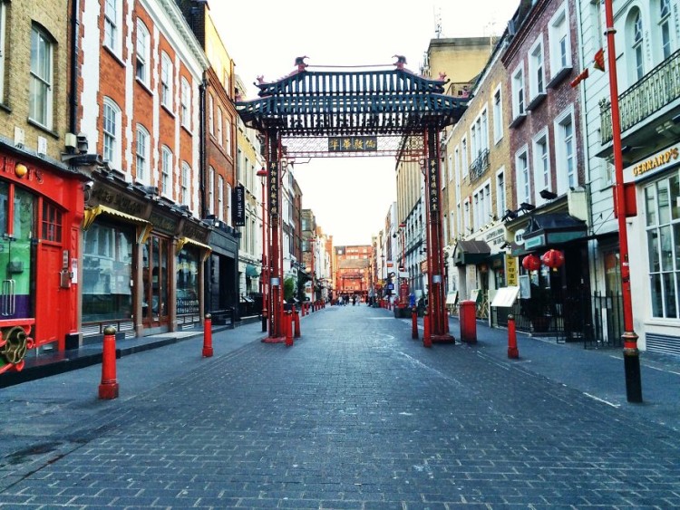 Photographer Captures the Beautiful Desolation of the Empty Streets of London on Christmas Day