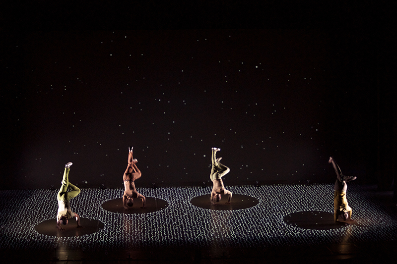 'Pixel', Dancers Interact With Digital Environments in a Mesmerizing ...
