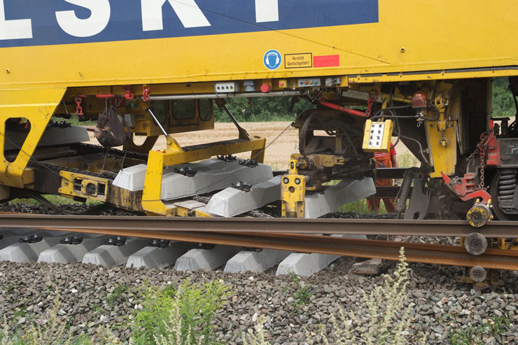 RU 800 S Giant Railroad Track Renewal Machine