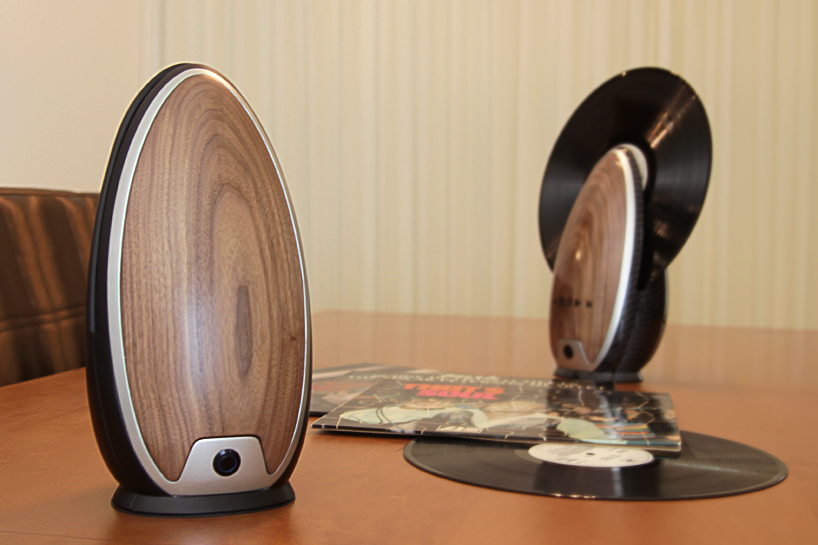 Toc, A Beautifully Crafted Record Player That Spins the Vinyl Vertically