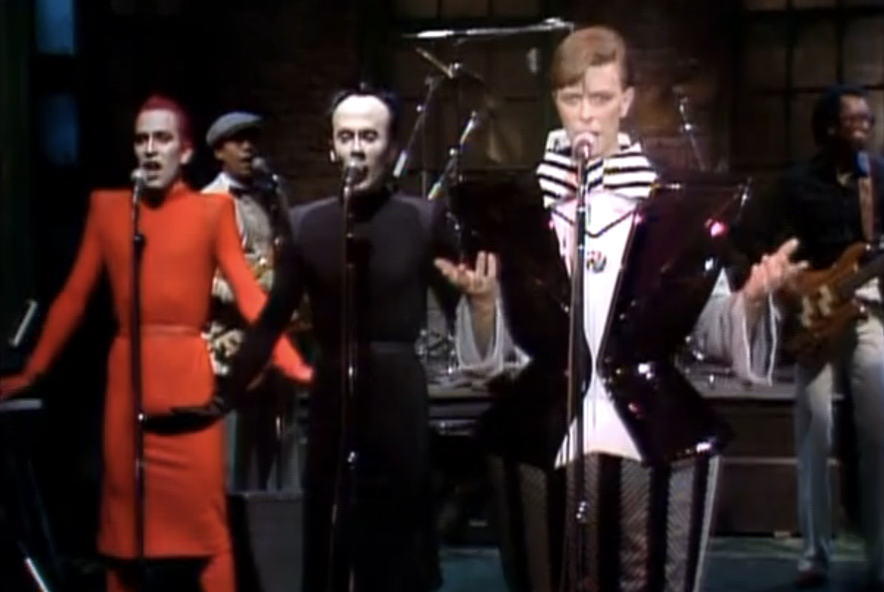 David Bowie 1979. Saturday Night Live, 1979. David Bowie boys keep swinging SNL. David Bowie, Klaus Nomi, Lou Reed - the man who sold the World (Live 1979). Man sold the world bowie