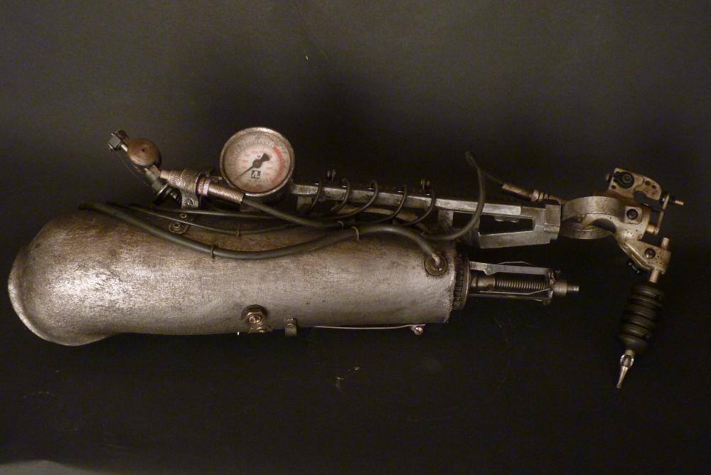 Metal Artist Crafts an Amazing Steampunk-Styled Prosthetic Arm With an Affi...