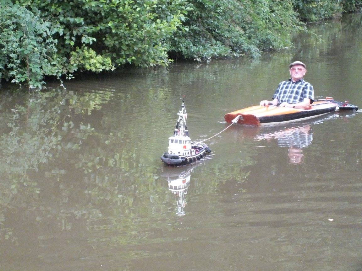 rc boat pulling kayak