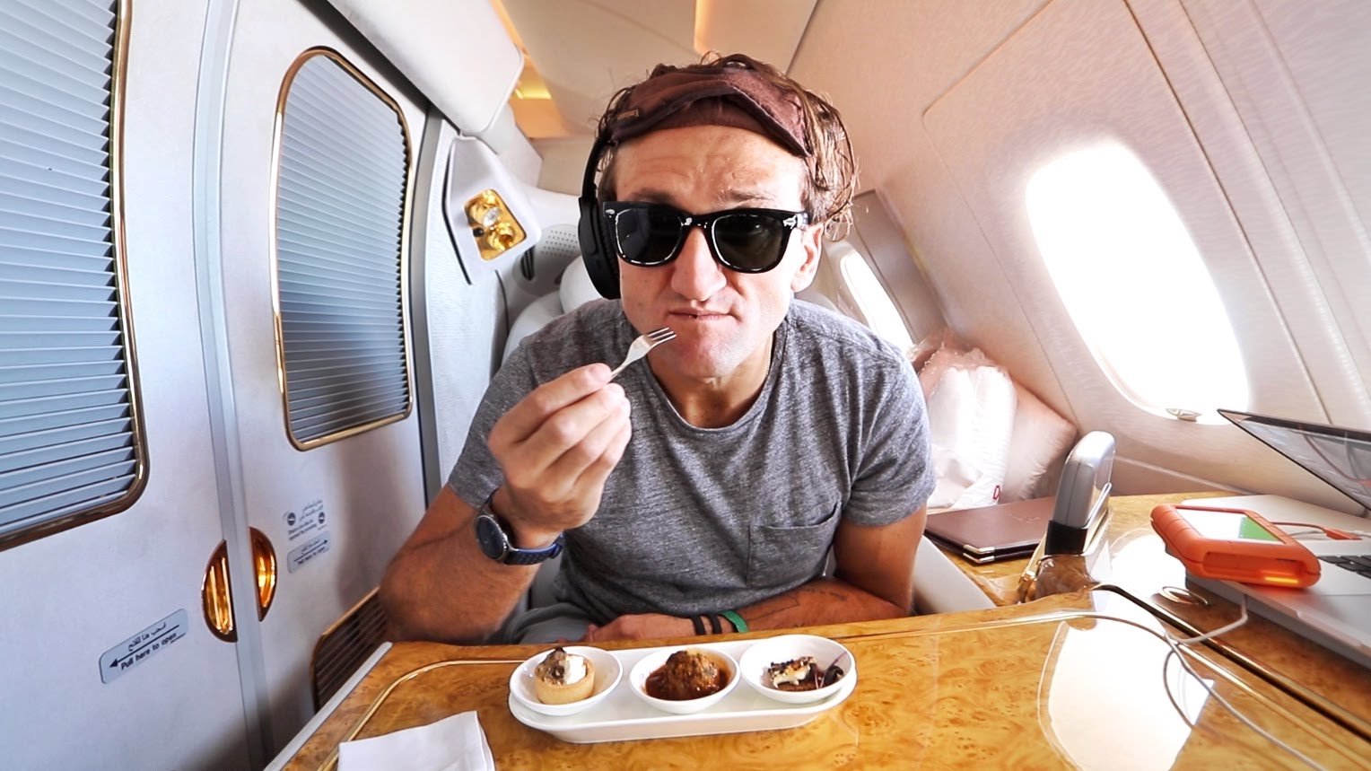 Casey Neistat Gives a Tour of His $21,000 First Class Airplane Seat on ...