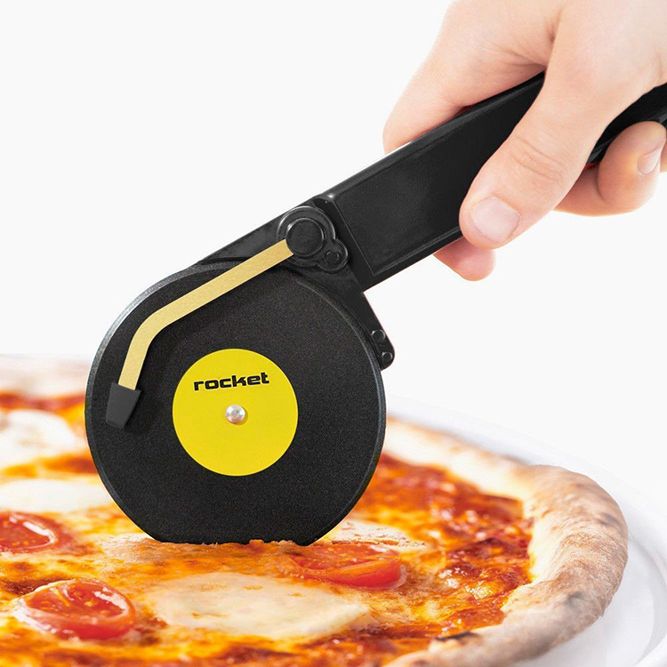 Spinning Pizza Cutter That Looks Like a Turntable