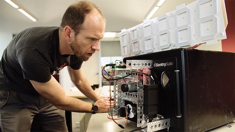 Electrical Engineer Builds a Robot That Cracks a Combination Lock Safe in Fifteen Minutes