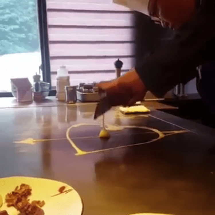 Chinese Chef Performs Incredible Tricks With an Egg and a Spatula