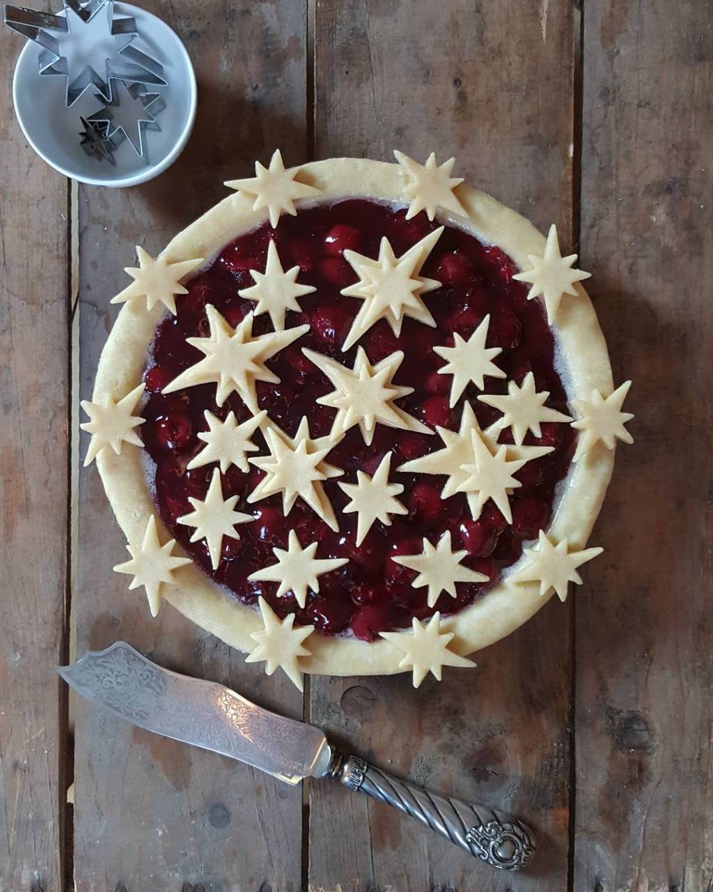 Beautiful Homemade Pies Topped With Wonderfully Creative Crust Designs