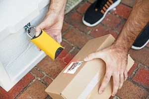 BoxLock, A Smart Padlock Designed to Protect Home Deliveries From Package Thieves