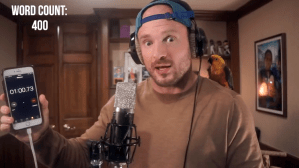 Mac Lethal Performs an Insanely Fast 400 Word Rap in 1 Minutes With a Parrot on His Shoulder