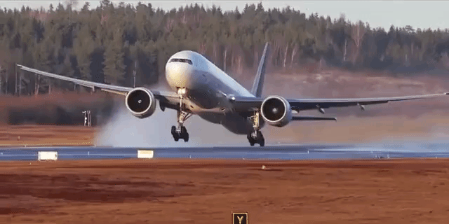 Mesmerizing Slow Motion Video of Planes Taking Off and Landing