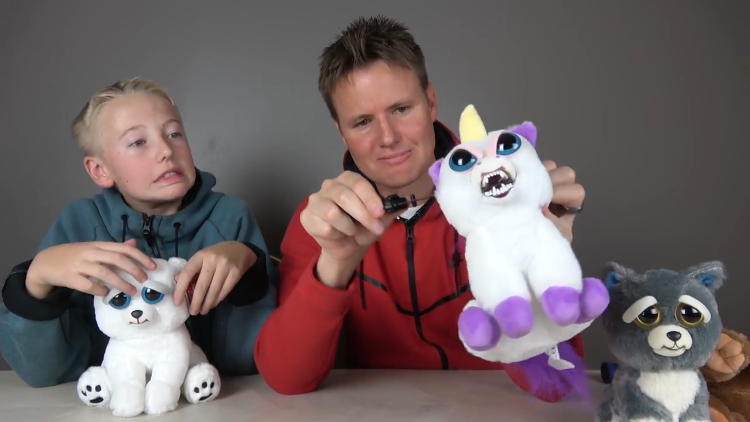 What's Inside a Face Changing Feisty Pets Unicorn