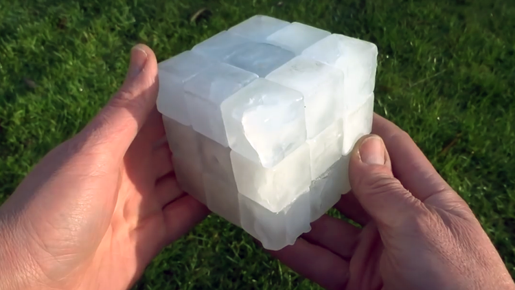 a-functioning-rubiks-cube-made-out-of-ic