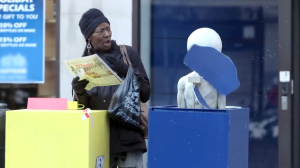 The X-Files Scared Unsuspecting New Yorkers With an Alien Popping Out of a Newspaper Dispenser