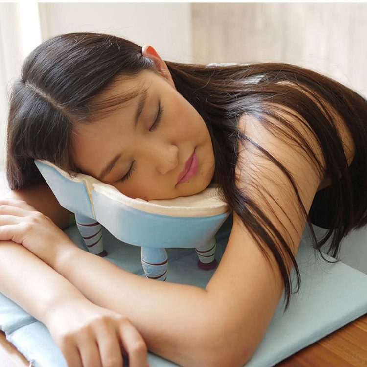 A Desktop Pillow For Taking Naps at the Office