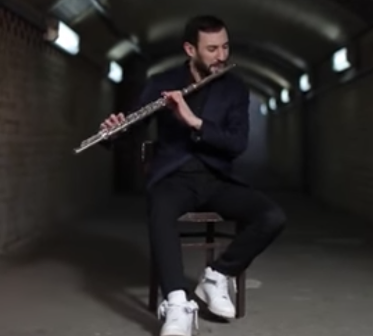 flute-beatboxing-german-train-station1.p