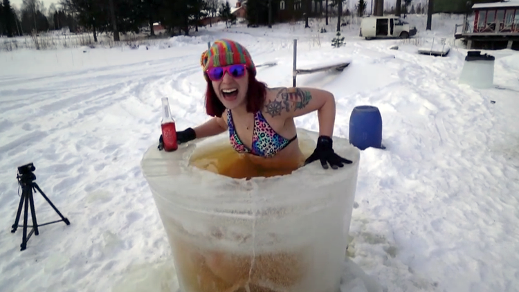 hot-tub-made-out-of-ice.png