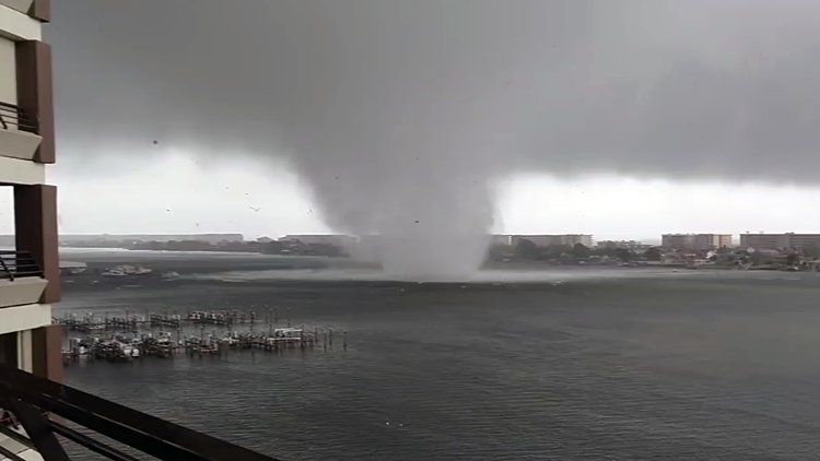 florida-tornado-waterspout.png