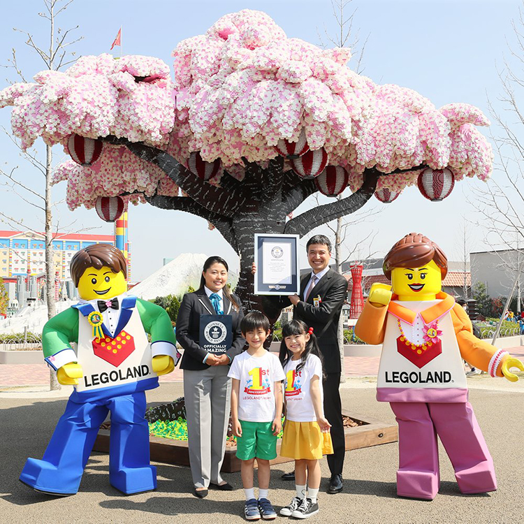 Largest LEGO brick cherry blossom tree