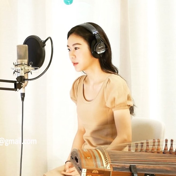 A Beautiful Vocal Cover of the Iconic Fleetwood Mac Song 'Dreams'  Accompanied by a Korean Gayageum