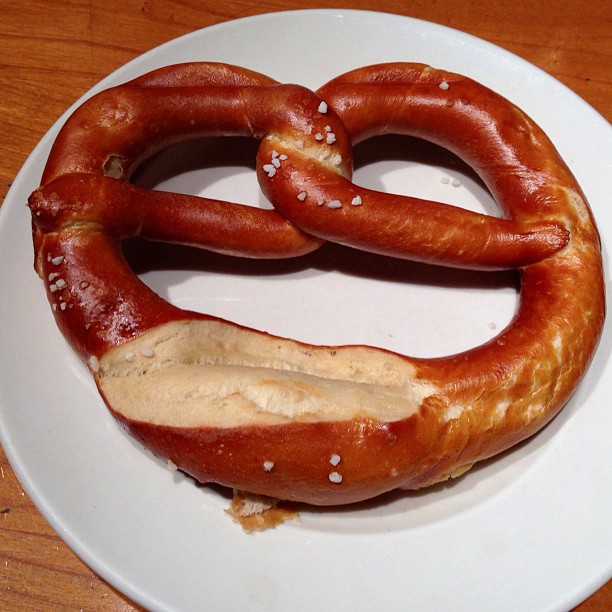 pretzel1.jpg