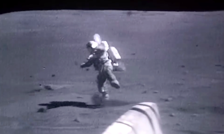 astronauts-tripping-and-falling-over-on-